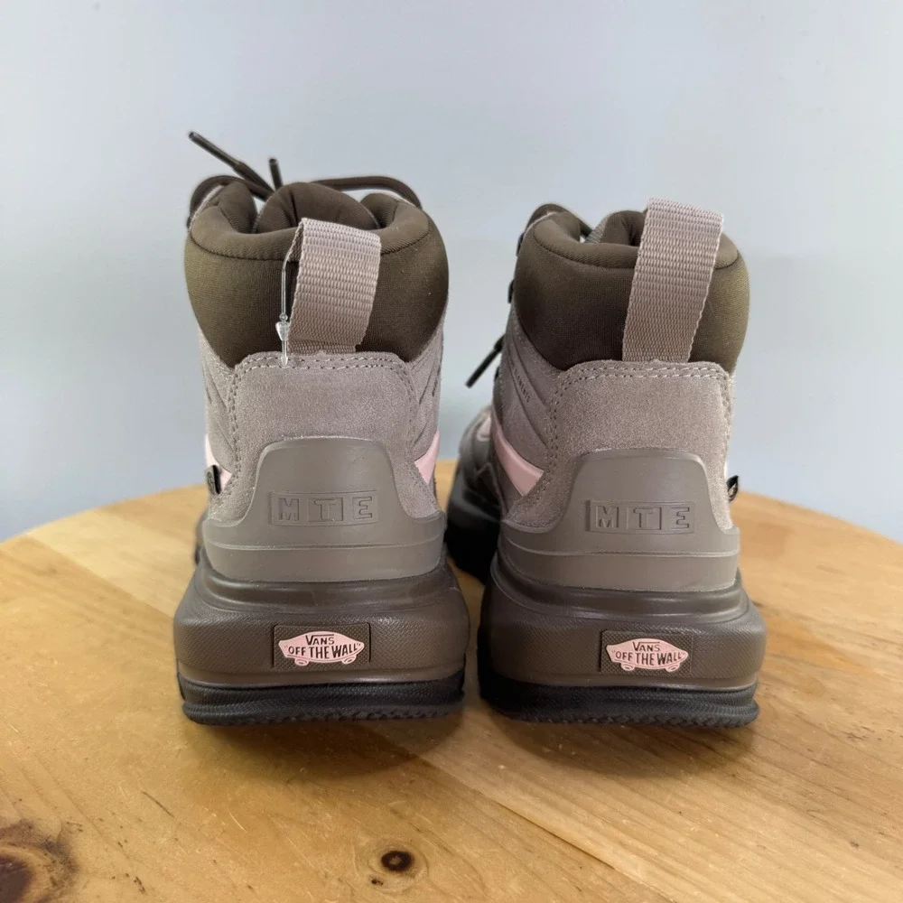 VANS MTE Crestline Womens Size 7 Boots Teak Brown Waterproof Outdoor Hiking NEW